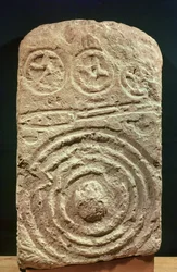 Stèle sculptée
